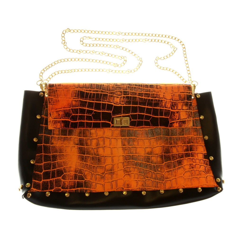 Handbag H-andBag: orange Krokoprägung auf Schwarz mit Nieten und Goldkette — der Vorläufer der Customizer-Clutches, Studiofoto 15.09.2011