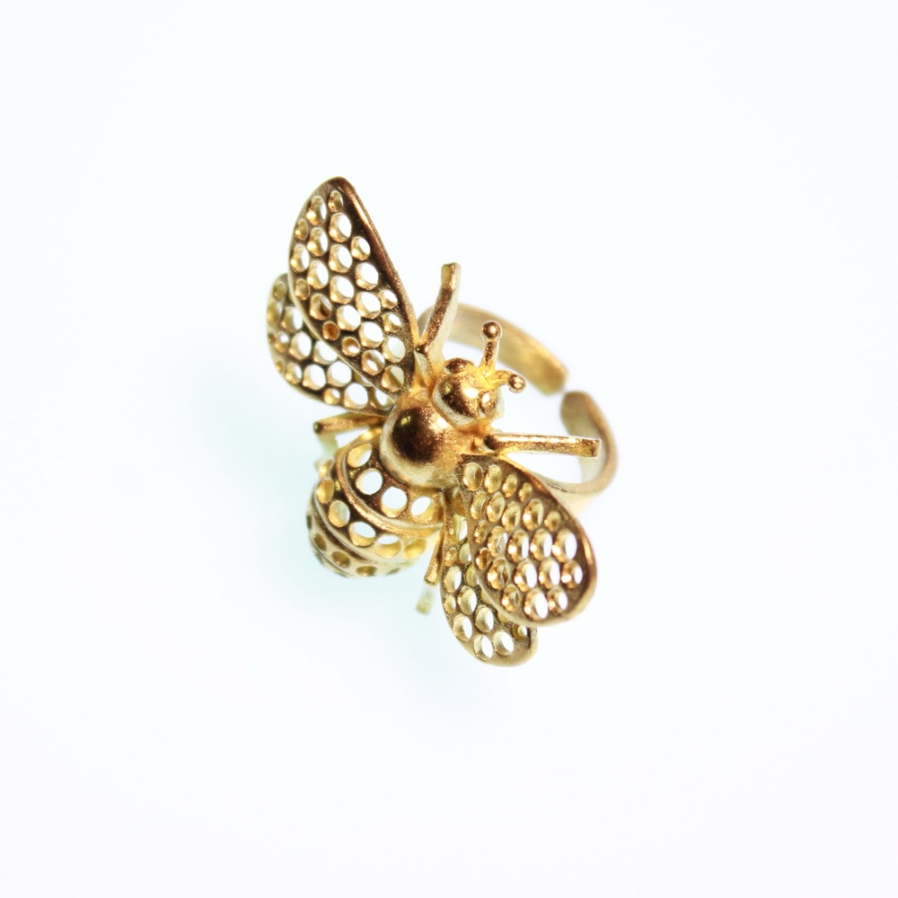 Ring: goldene Biene mit durchbrochenen Flügeln — Produktfoto 24.07.2012