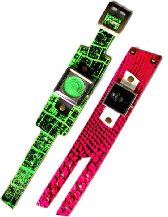 Zwei Uhren 2011: Neongrün-Croco mit grünem Zifferblatt, Neonpink-Snake mit Foto-Zifferblatt