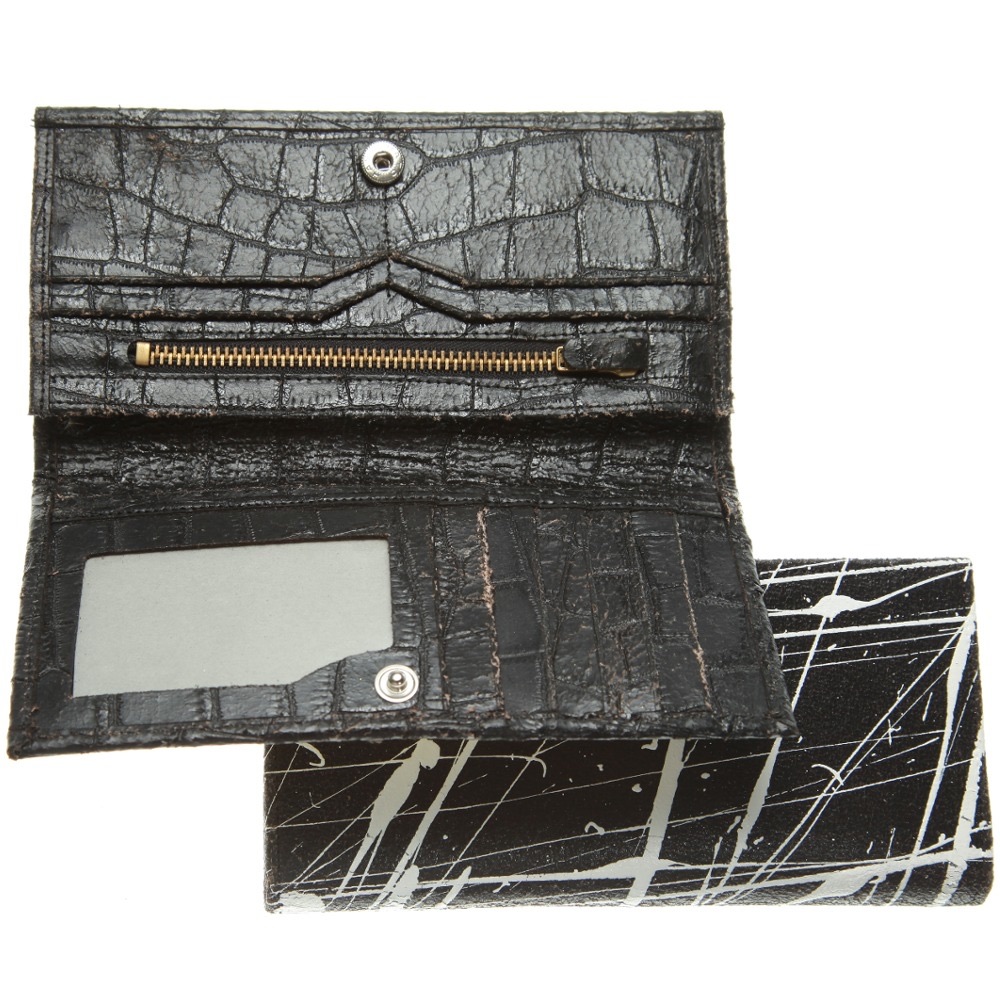 Wallet W-FatCroC: schwarzes Leder mit goldenem Krokodil-Siebdruck — Studiofoto 2011