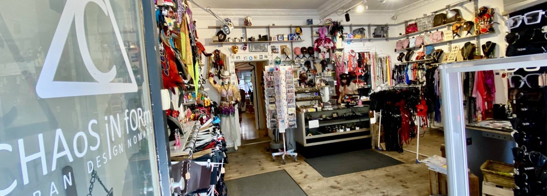 Innenraum von CHAoS iN fORm — Mode, Accessoires, Schmuck und Vitrine